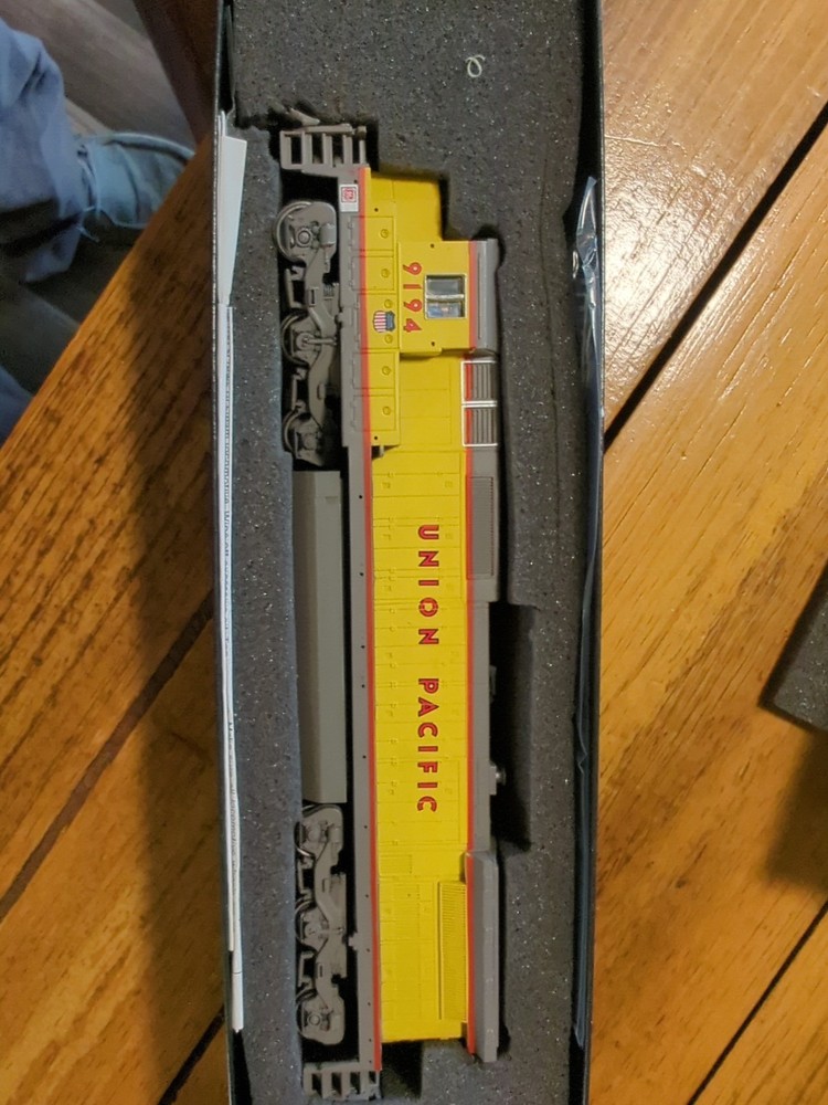 #290 ho spectrum ge dash 8-40c diesel number 9194 Union Pacific