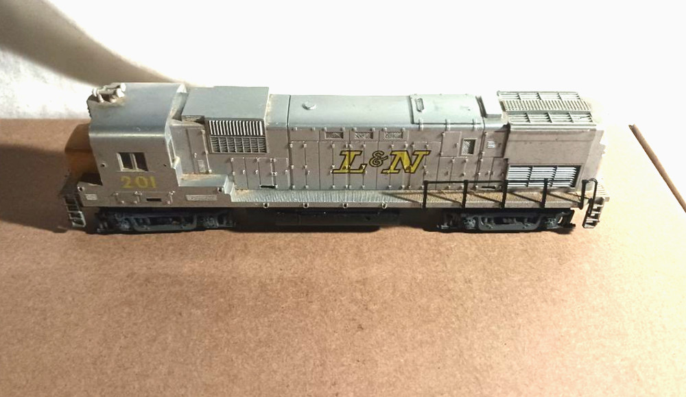 HO Gauge PEMCO L & N DIESEL LOCOMOTIVE #201 Runs