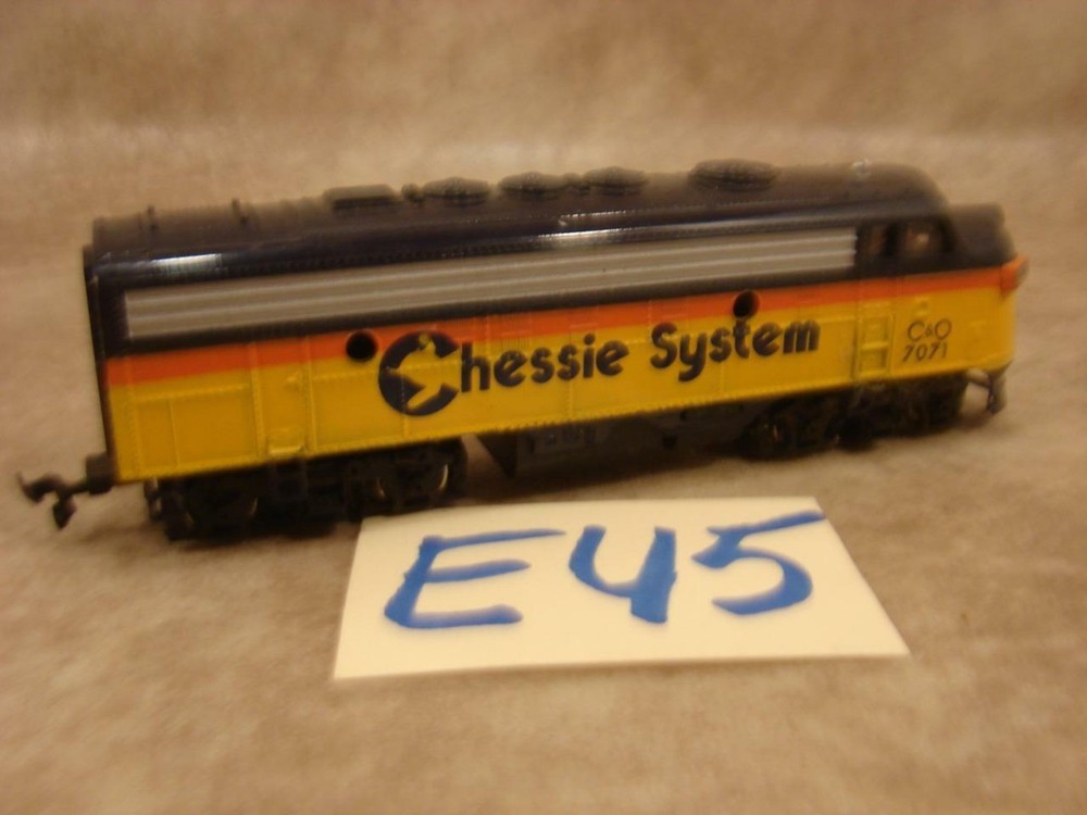 E45B VINTAGE BACHMANN HO SCALE DIESEL ENGINE LOCOMOTIVE C&O 7071 CHESSIE SYSTEM