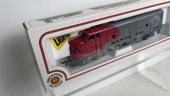 Bachmann HO Santa Fe Warbonnet 307 Diesel EMD F9 Locomotive Open Box