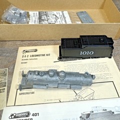 Vintage Roundhouse HO Scale 2-6-2 Locomotive Kit w/ 1010 Tender – Unassembled