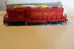 HO Scale AHM Rivarossi, GP18 Diesel Locomotive Lehigh Valley Red, #305