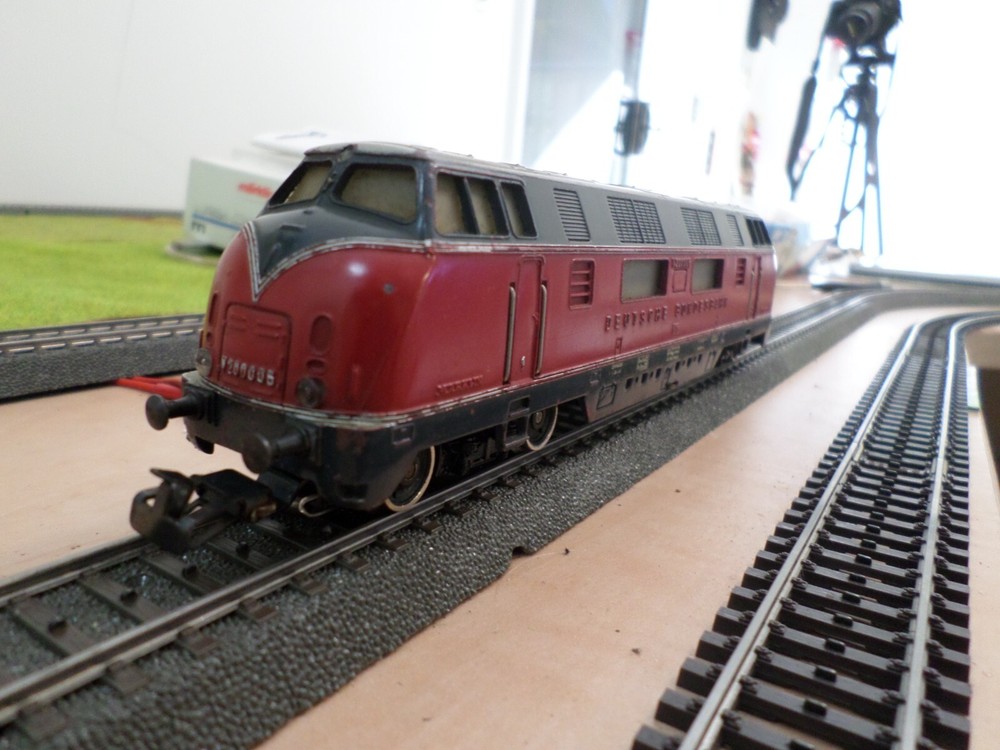 Marklin 3021 HO DB V200 Diesel Locomotive 3 Rail Analogue (b) C5