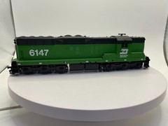 HO Scale Burlington Northern Locomotive #6147 w/Lights – Details NOT Included