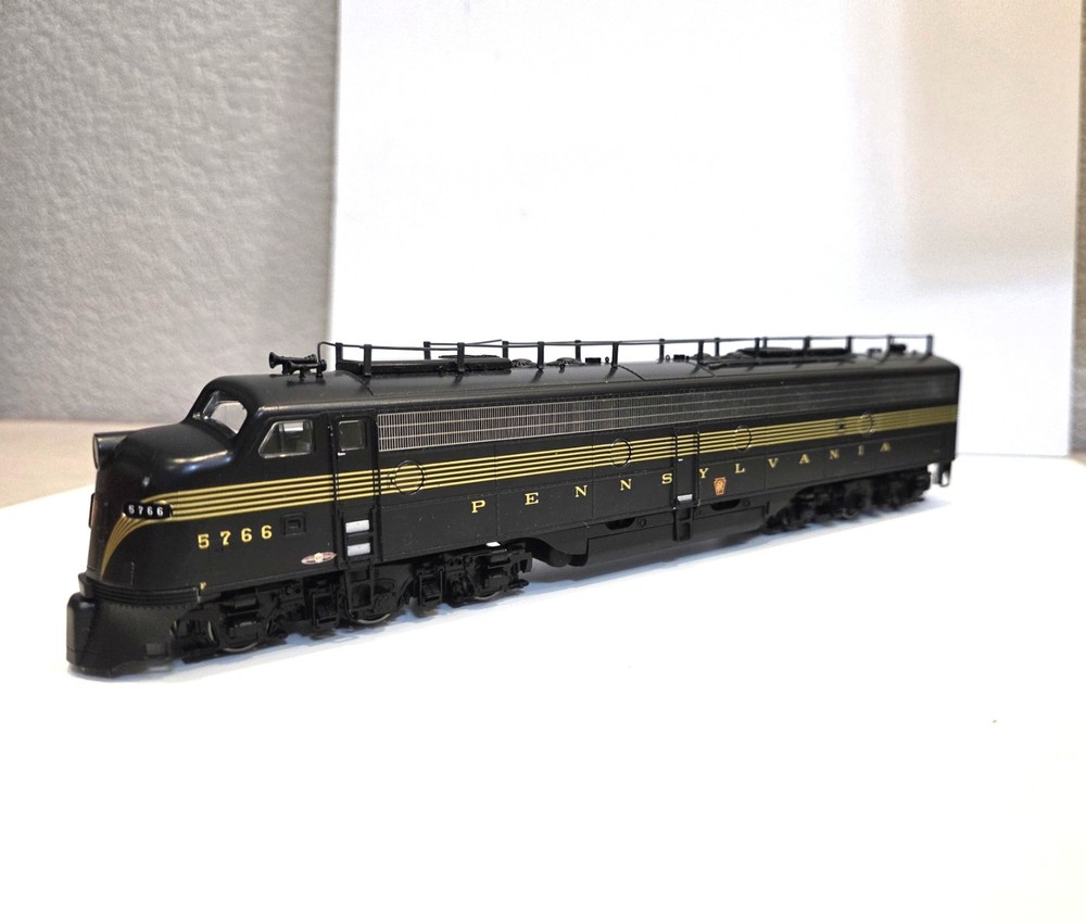Broadway Limited HO Scale EMD E8A Pennsylvania RR #5766 Item 458, DCC and Sound