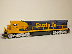 HO BLI Paragon 2 sound DC/DCC GE C30-7 ATSF #8018 Santa Fe classic blue/yellow