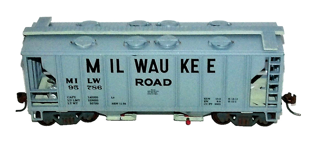 Roundhouse HO Scale Milwaukee Road 2-Bay Covered Hopper Car (95786)