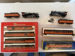 Rivarossi HO Scale Milwaukee Road Passenger Train Set With Extras