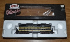 Atlas HO Classic GP-7 Nickel Plate Locomotive #401 – Weathered Trucks – VIDEO