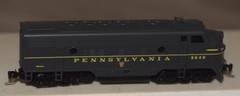Micro Trains 98001090 F7 Powered Diesel Locomotive Pennsylvania PRR – Z Scale