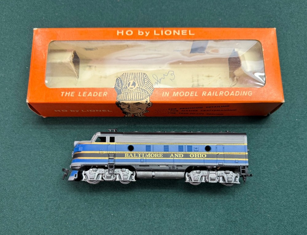 Lionel HO Baltimore and Ohio Diesel F-7 built by Athearn in 1958
