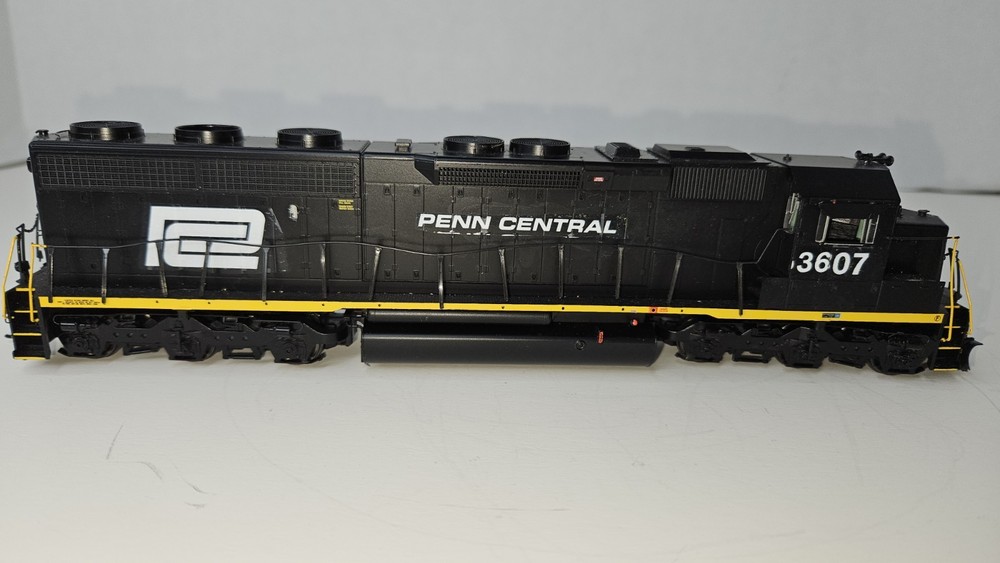 Athearn Genesis #3607 Clinchfield Converted to #3607 Penn Central W/ DCC – READ