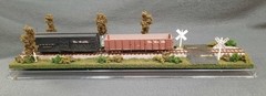 HOn3 SCALE 16″ SINGLE TRACK-NARROW GAUGE-“RR CROSSING SUMMER SCENE” DISPLAY CASE