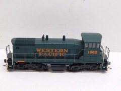 Athearn HO Blue Box Western Pacific SW1200 Diesel Locomotive #1502 -Powered Unit