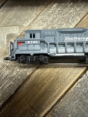 NEW IN ORIGINAL BOX: 1990’s South Pacific 9725 Locomotive Train 4″, Mint m16