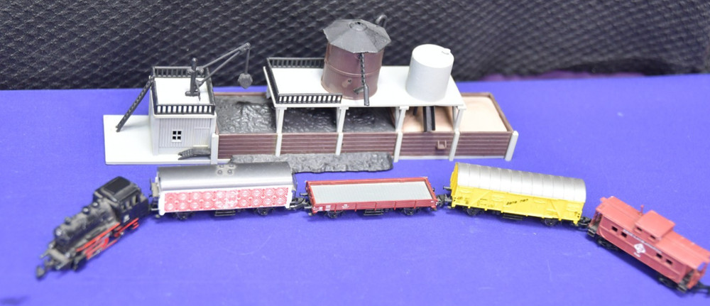Marklin Mini #89 008 DB Class 89 locomotive Z scale & 4 More Cars