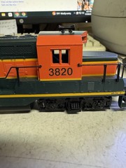 walthers Diecast Train Engine BNSF 3820 Runs With Lights Gp9m HO