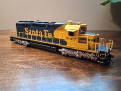 Athearn Ready To Roll Santa Fe SD40-2 With Tsunami 2 DCC/sound