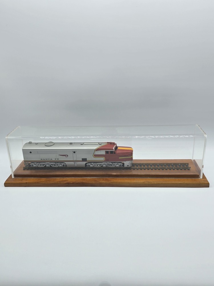Santa Fe Long Nose Diesel Locomotive Japan Metallic Model L-9″ With Showcase