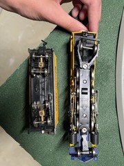 AHM HO Big Mike 2-8-2 Chessie System Mikado Steam Loco w/ Tender Smoke & Caboose