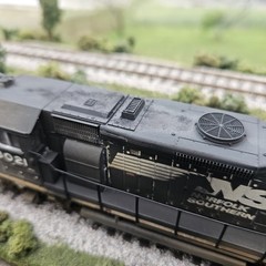 Athearn RTR NS GP40-2 HO Scale Locomotive Professionally Weathered DC Only