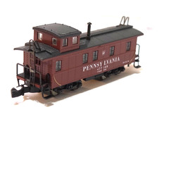 Marklin Z F7 Green Pennsylvania Diesel Loco W/ 3-Pole Motor And Matching Caboose