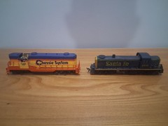HO AHM Chessie System C&O 4301 And Santa Fe 2099 Power Locomotives Need Repair.