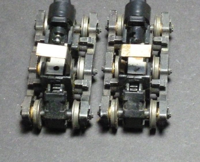 Ho Athearn Diesel locomotive U30C 6 wheel trucks pair worm gear Metal sides