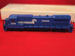 Walthers Trainline HO GE Dash 40B Conrail 5068