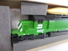 ATHEARN # 4453 ~ BURLINGTON NORTHERN SD40-2 DUMMY LOCOMOTIVE # 6773~ HO SCALE