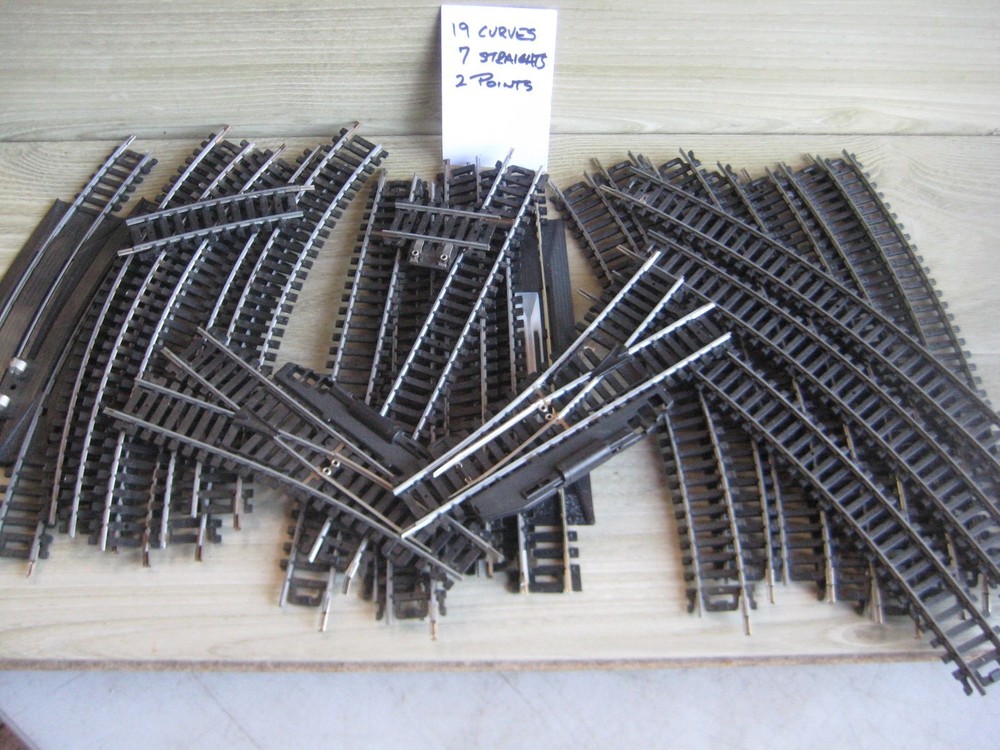 MODEL RAILWAYS TRACK BUNDLE 28 PIECES May need Clean