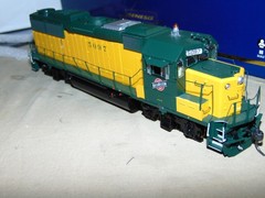 ATHEARN GENESIS HO 40541 CHICAGO NORTHWESTERN GP50 PHASE I DIESEL + BOX