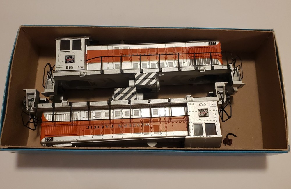 2 Atlas Western Pacific Alco S-2 Diesel Switcher Locomotive #552 & #553 Ho Scale