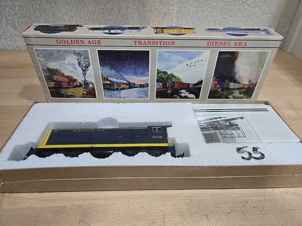 Walthers 932-1325 HO Scale 508 H10-44 Diesel Engine Locomotive Sante Fe ATSF NEW