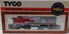 Vintage Tyco Locomotive with Operating Headlight Santa Fe 4015 #224-21