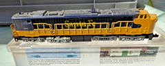 Con-Cor 7775 N USA Diesel Locomotive Santa Fé SF With Light, Multi-Color, OVP
