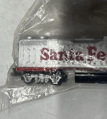Santa Fe HO Diesel Locomotive #3500 Silver/Red/Black Analog DC Bo-Bo 1:87