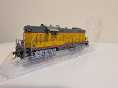 ATHG64146 Athearn Genesis UP GP9 DCC Ready + New NCE D13J Decoder (uninstalled)