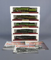 De Agostini Vintage Steam Locomotive Model Trains Collection Display
