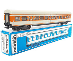 Marklin AC HO German DB BR-111 CITY “S-BAHN” LOCOMOTIVE & PASSENGER TRAIN Set`85