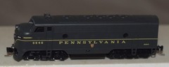 Micro Trains 98001090 F7 Powered Diesel Locomotive Pennsylvania PRR – Z Scale