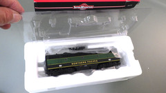HO-InterMountain EMD F3B Powered Locomotive in Opened Box * NP Northern Pacific