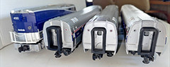MTH O GA AMTRAK F59PH DIESEL CAB #450 W/2.0 P.S. & 3 NORTH-EAST DIR. PASS.CARS