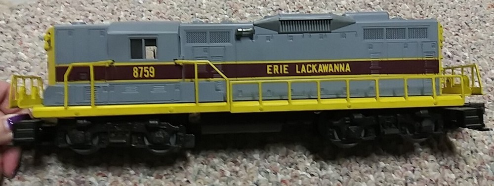 Lionel 6-8759 O Gauge Erie Lackawanna GP-9 Powered Diesel Locomotive with Pullmo