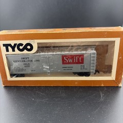 TYCO MANTUA HO Scale #4226 Swift Silver Refrigerator Reefer Car
