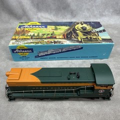 Athearn HO Great Northern S-12 Diesel Locomotive #3704 DC Analog Dark Green