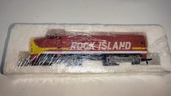 Tyco RF-16 Shark-Nose Diesel Locomotive ~ ROCK ISLAND RR~ RTR – HO