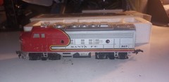 Bachmann HO Santa Fe 307 Diesel Locomotive please READ Description