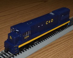Atlas NEW HO Diesel Locomotive No. 8667 GE U23B Chesapeake & Ohio #2319 – VIDEO