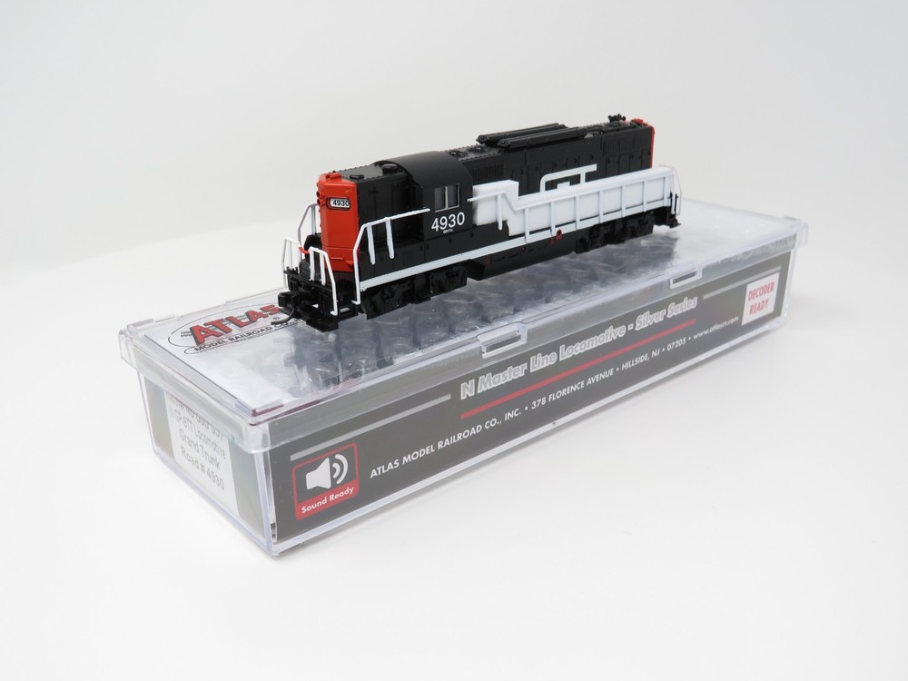 Atlas N 40005357 Grand Trunk #4930 EMD GP-9TT Diesel Locomotive Torpedo Tube